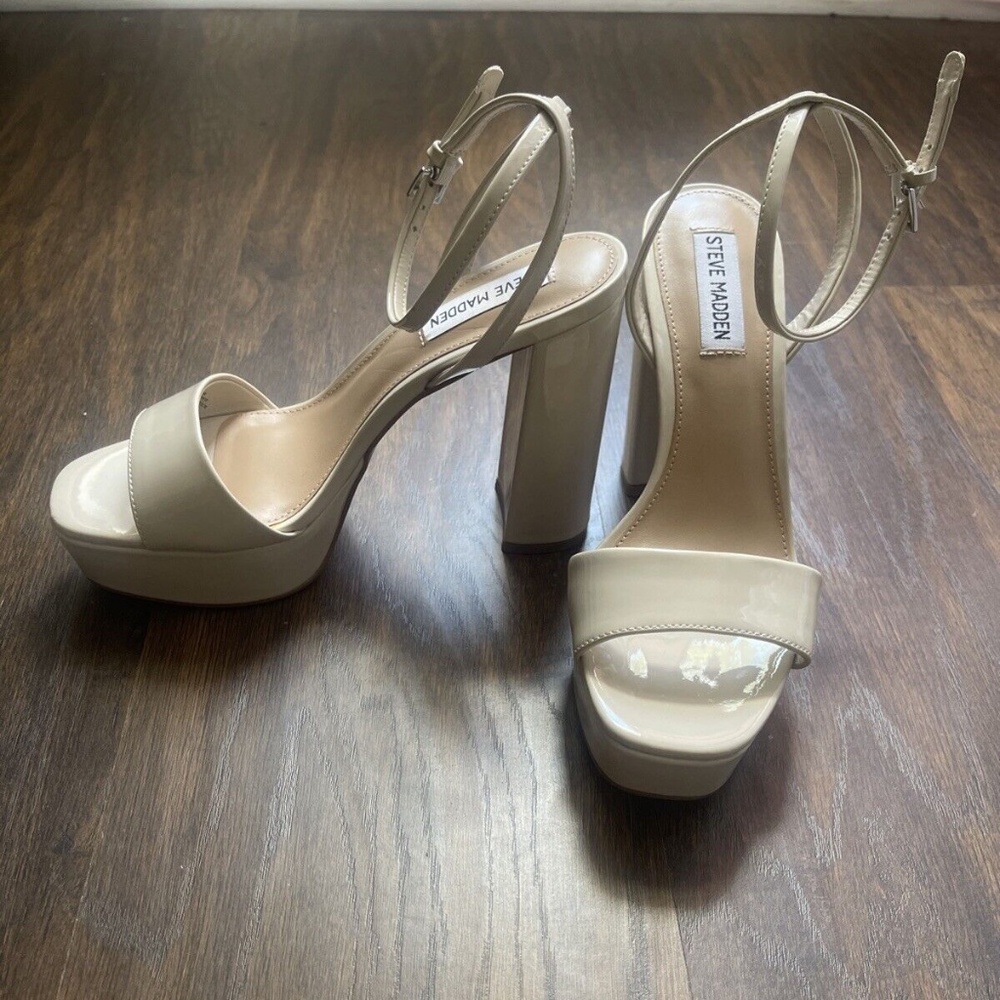 Brand New Steve Madden Women's Size 8M Nude Open Toe Ankle Strap Heels Sandal